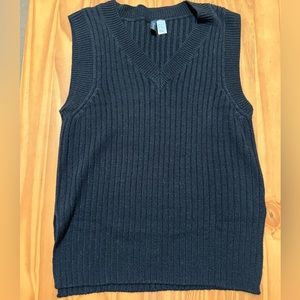 H&M V-neck oversized sweater vest